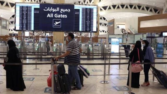فيروس كورونا: السعودية تعلق الرحلات الجوية مع ثلاث دول بينها الإمارات بسبب  سلالة "دلتا" - BBC News عربي