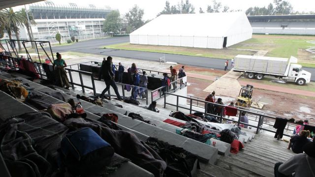 Izbeglice na stadionu u Meksiko Sitiju