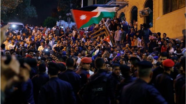 متظاهرون أردنيون في عمان