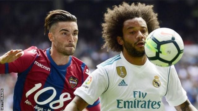 West Ham inaweza kumsajili kiungo wa kati wa Lyon Mrazil Marcelo(Kulia)