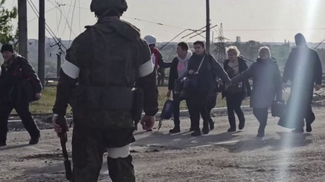 5月6日，50名平民得以离开马里乌波尔钢铁厂。