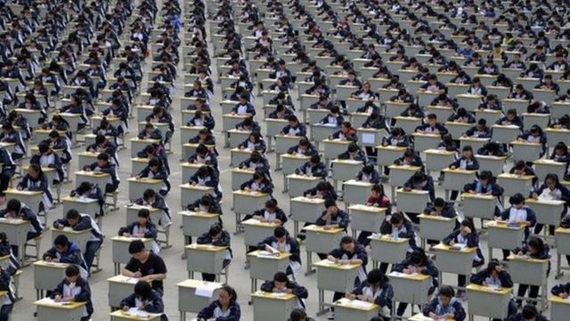 全中國約1000萬名考生上星期參加了今年的高考考試。