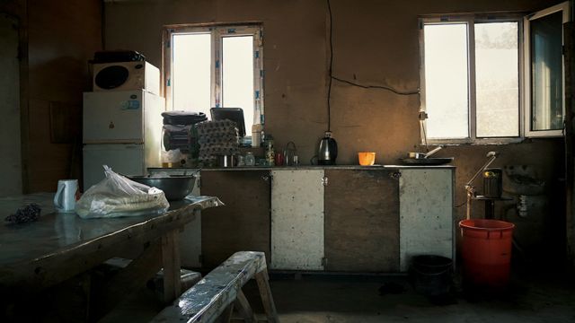 V podobnыh usloviяh začastuю živut kitaйcы na fermah na Dalьnem Vostoke (na foto - ferma rяdom s Voločaevkoй, EAO)