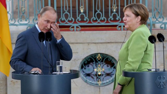 Немецкие СМИ часто употребляют слово sitzfleisch в значении "поживем-увидим" в отношении канцлера Ангелы Меркель