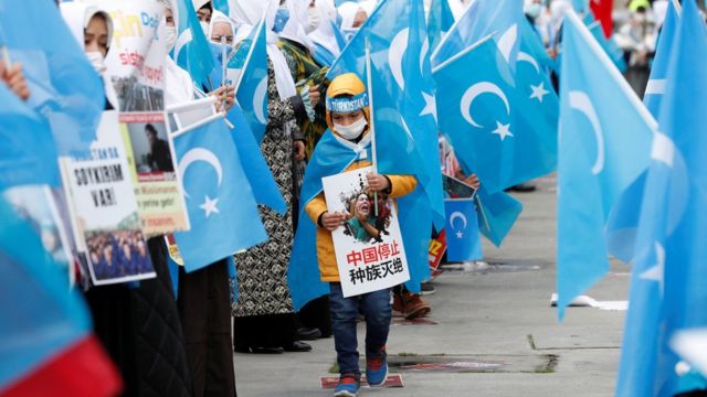 8 Mart Kadınlar Günü'nde, Uygur Türkleri İstanbul'da bir gösteri düzenlemiş ve 'Doğu Türkistan'da Soykırım Var' yazılı pankartlarla Türkiye hükümetinden Çin politikalarına karşı harekete geçmesini talep etmişlerdi.