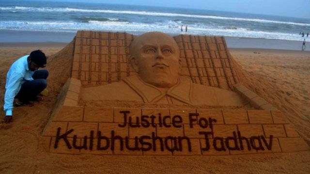కుల్భూషణ్ జాధవ్ సైకత ప్రతిమ