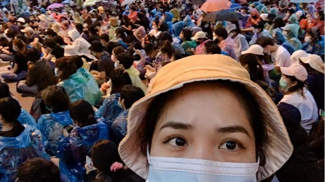 Người biểu tình tụ tập ở Lat Phrao hôm 17/10 tiếp tục đưa ra yêu cầu đối với chính phủ.