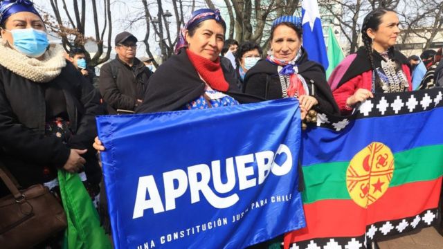 Defensores del apruebo se manifiestan en Santiago de Chile