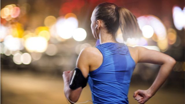 Mujer corriendo