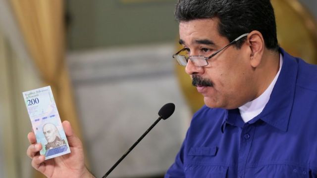 Мадуро показал народу "суверенный боливар"