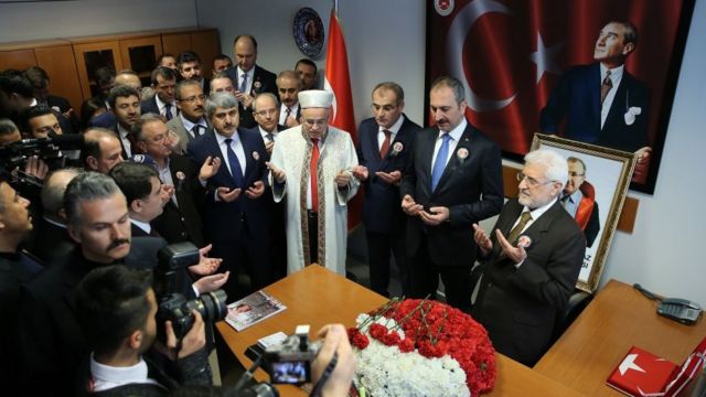 Savcı Mehmet Selim Kiraz'ın 31 Mart 2018'deki üçüncü ölüm yıldönümünde yapılan anmaya o dönem İstanbul Başsavcısı olan İrfan Fidan (sağdan üçüncü) ve Adalet Bakanı Abdülhamit Gül (sağdan ikinci) de katılmıştı.