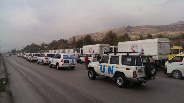 UN-led humanitarian convoy about to enter Madaya, Syria (11 January 2016)