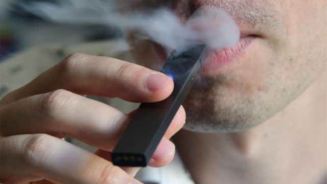 Juul: E-cig boss says sorry to parents over child vaping - BBC News