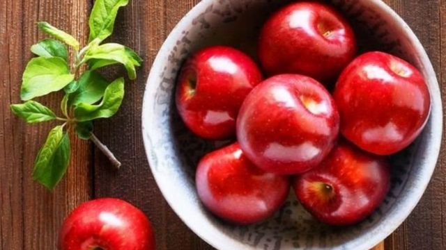 আপেল ফলটি পুষ্টিকর হলেও এর বিচি বিষাক্ত