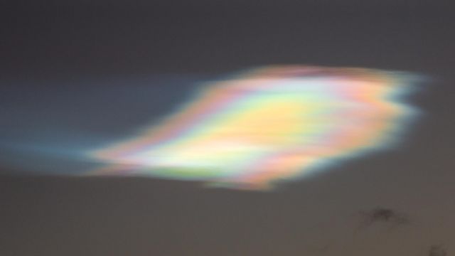 Rare clouds make Yorkshire sky look like cotton wool - BBC News