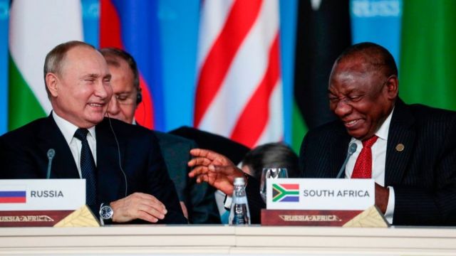 Путін може втратити ключового партнера в Африці. Усе через напханий грошима  диван - BBC News Україна