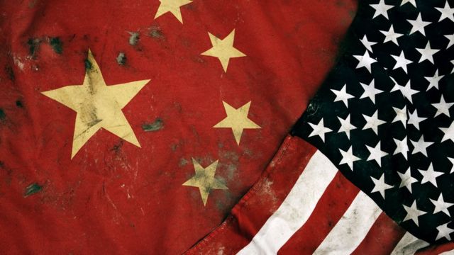Banderas de EE.UU. y China