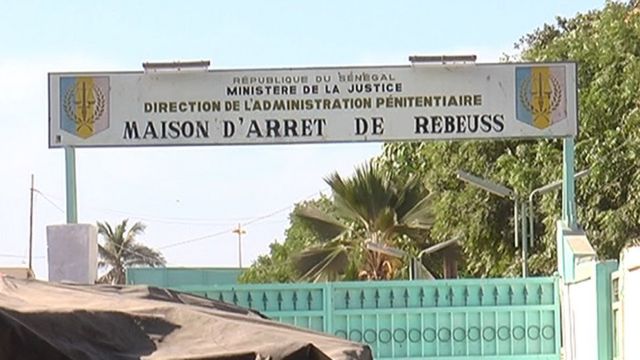 La prison de Rebeuss a une capacité de 800 places mais elle abrite 2000 détenus.