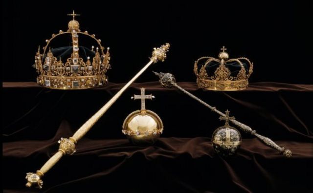 This undated file handout picture released by Swedish police on August 1, 2018 shows Swedish royal funeral regalia, including gold burial crowns (dated from the 17th century) belonging to King Karl IX (top-L) and his wife Queen Christina