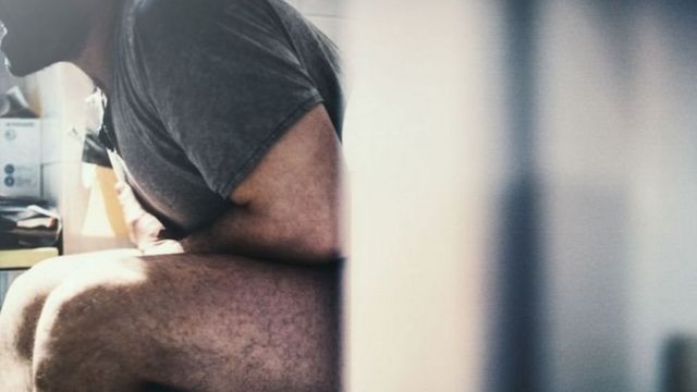 Wakati wanaume wanapopata UTI, huathiri viungo sawa na maeneo sawa na ya wanawake