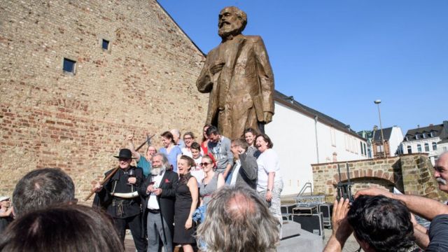 Almanya'nın Trier kentindeki Karl Marx heykeli