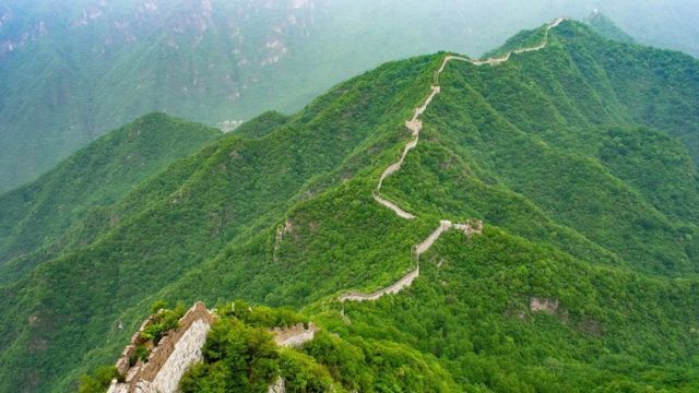 يمتد جزء جيانكو من السور لمسافة 20 كيلومترا فوق قمم الجبال
