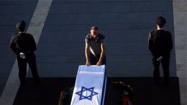 Isandugu ryashinguwemwo Shimon Peres