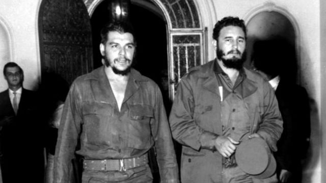 Ernesto "Che" Guevara (L) with Cuban leader Fidel Castro in Havana in 1963