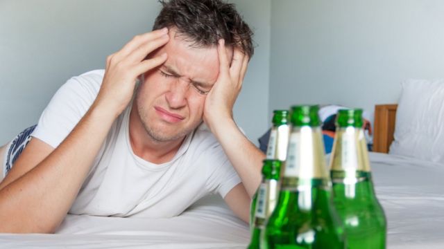 Resaca: qué le pasa a tu cuerpo cuando has bebido demasiado alcohol - BBC News Mundo