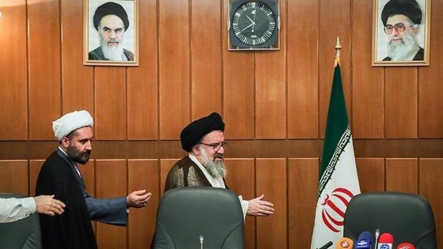 احمد خاتمی عضو هیات رئیسه مجلس خبرگان رهبری و از امامان جمعه موقت تهران است