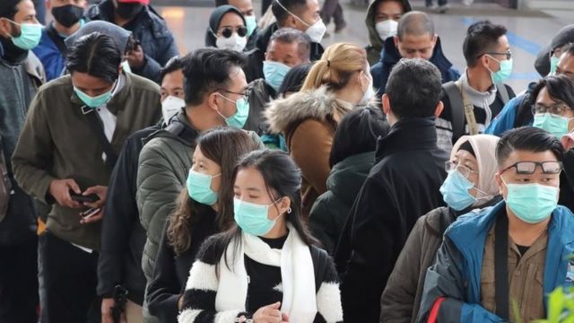 ผู้คนสวมหน้ากากในกรุงโซลของเกาหลีใต้ 21 ก.พ. 2020