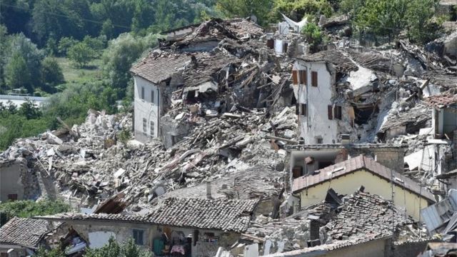 Ruinas del pueblo italiano Pescara del Tronto