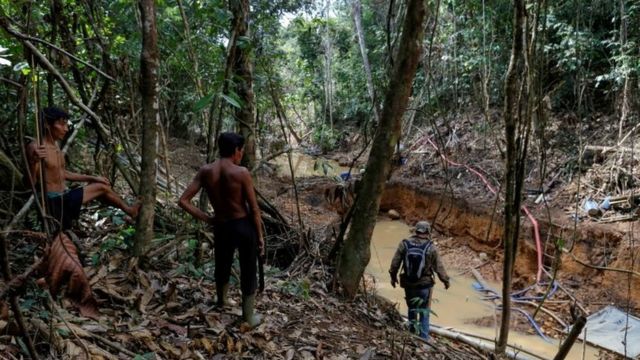 Operação contra garimpo ilegal em terra Yanomani, na Amazônia