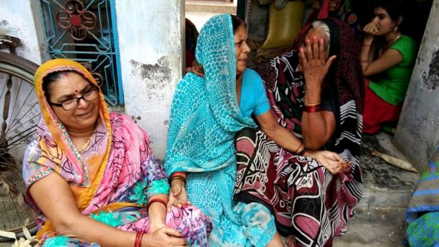 जौनपुर के राजेश के परिवार के लोग