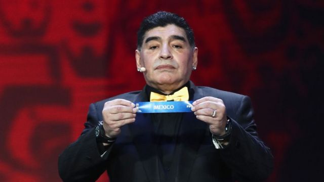 Diego Armando Maradona durante el sorteo del Mundial de Rusia 2018.