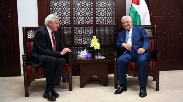التقى المبعوث الفرنسي بالرئيس عباس