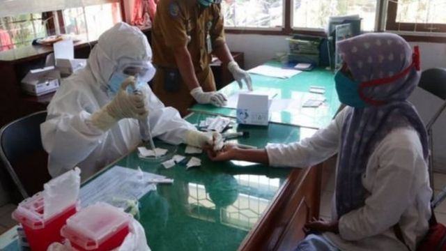 Virus Corona Pegawai Perkantoran Di Bawah 45 Tahun Mulai Diwajibkan Bekerja Di Kantor Saya Pasrah Terpapar Covid Bbc News Indonesia