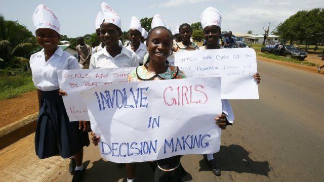 Niñas celebran el Día Internacional de la Niña en Liberia