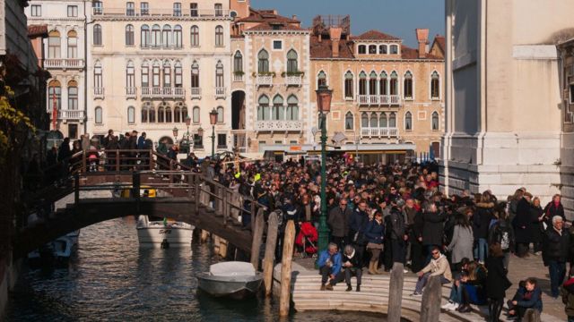 Multitudes en Venecia