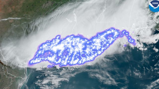 Imagen de satélite del rayo de la Oficina Nacional de Administración Oceánica y Atmosférica de EE.UU.