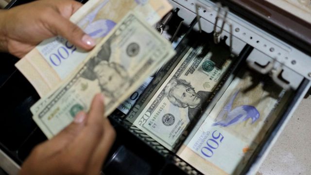 Venezuela De Donde Salen Los Dolares Que Circulan En El Pais Y Por Que Se Cree Que Ya Hay Mas Que Bolivares c News Mundo