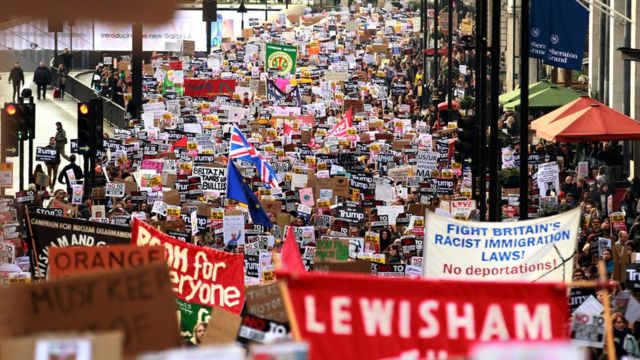 Fotoğraflarla Londra Da Binlerce Kişi Donald Trump A Karşı Yürüdü