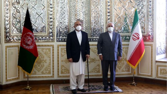 حنیف اتمر سرپرست وزرات خارجه افغانستان با جواد ظریف وزیر خارجه ایران دیدار و گفتگو کرد