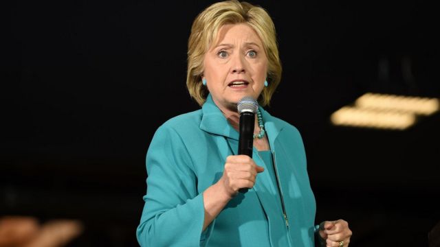 論説記事は米国の有権者がクリントン氏でなくトランプ氏に投票すべきだと述べている