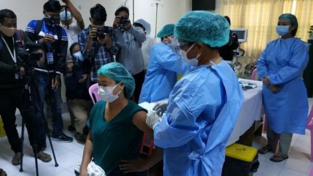 မြန်မာနိုင်ငံမှာ ကိုဗစ် ကာကွယ်ဆေးကို ရန်ကုန်၊ မန္တလေးနဲ့ နေပြည်တော်အပါအဝင် တိုင်းနဲ့ပြည်နယ်တချို့မှာ ဇန်နဝါရီ ၂၇ ရက်မှာ စတင်ထိုးနှံပေးခဲ့ပါတယ်။