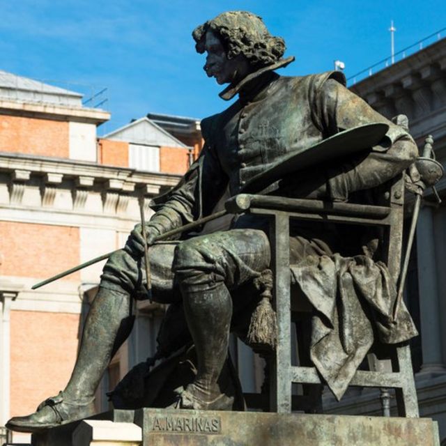 Estatua de Velázquez em uma das entradas do Museu do Prado