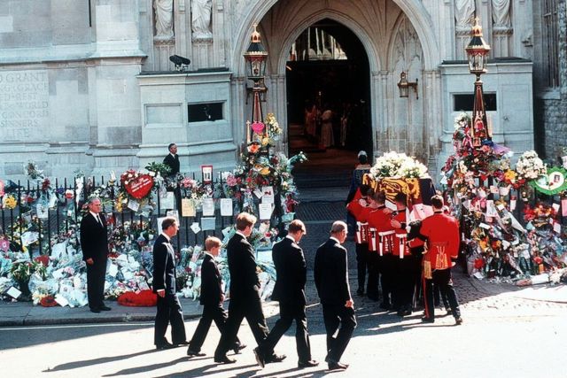 戴安娜王妃逝世25周年：最具标志性的那些老照片(photo:BBC)