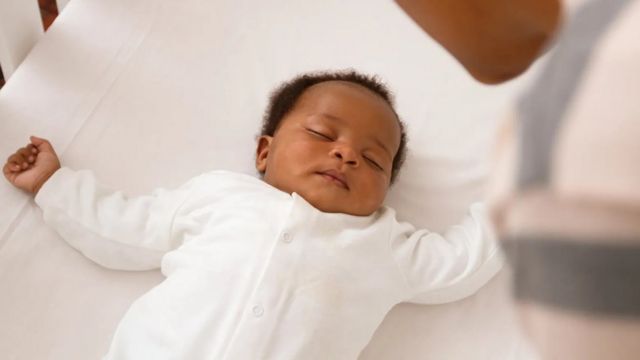 A personalidade do bebê ajuda a determinar se eles conseguem dormir sozinhos ou se precisam da ajuda e da confiança de um cuidador