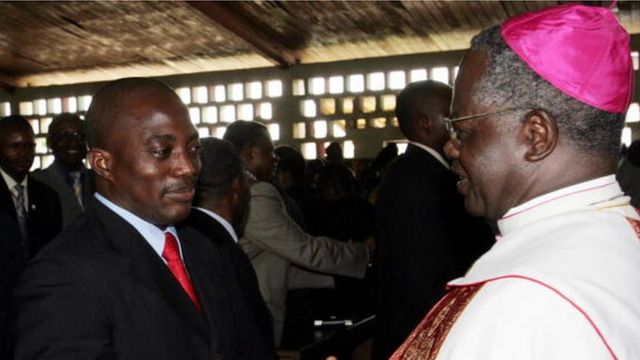 Le président Joseph Kabila avec l'archevêque de Kinshasa, Laurent Monsengw