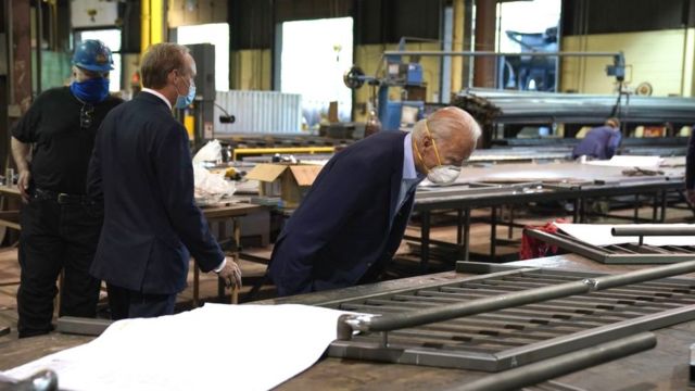 Joe Biden visita fábrica